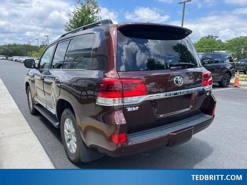 2017 Toyota Land Cruiser V8