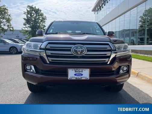 2017 Toyota Land Cruiser V8