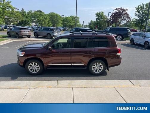 2017 Toyota Land Cruiser V8
