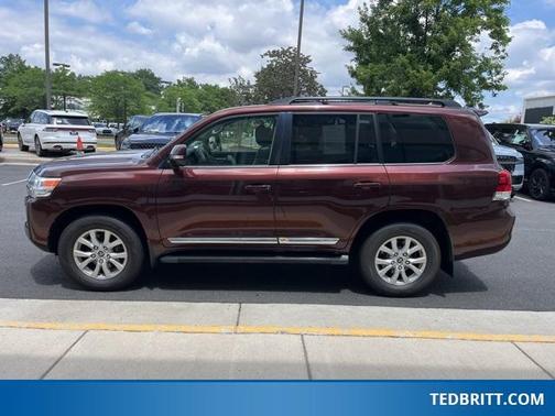 2017 Toyota Land Cruiser V8