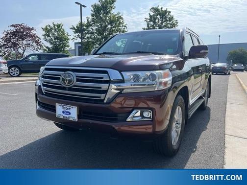 2017 Toyota Land Cruiser V8