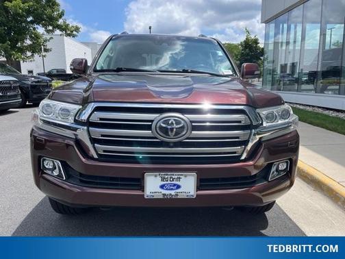 2017 Toyota Land Cruiser V8