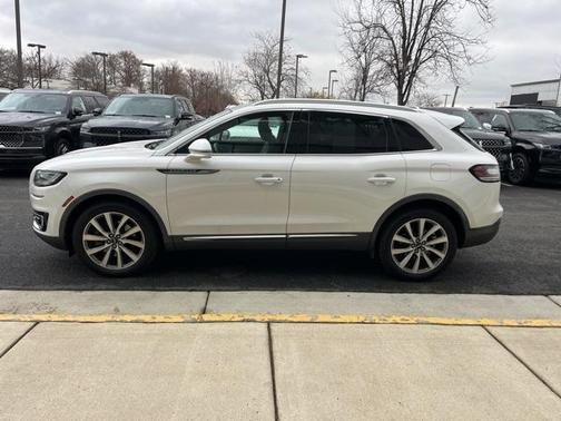 2019 Lincoln Nautilus Select