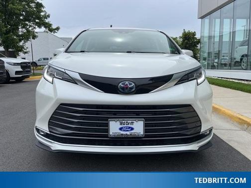 2021 Toyota Sienna Limited 7 Passenger
