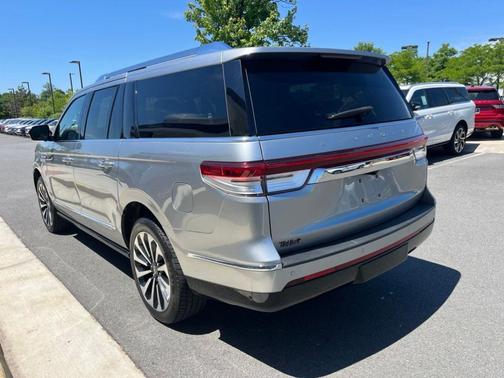 Silver Radiance Metallic 2022 Lincoln Navigator L Reserve