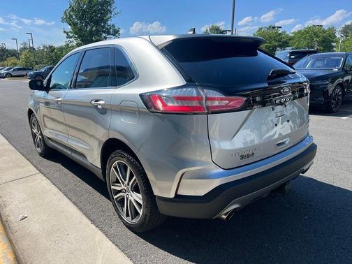 Silver Metallic 2022 Ford Edge Titanium