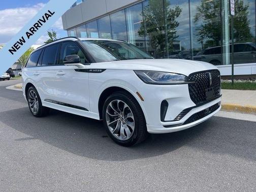 White Metallic 2026 Lincoln Aviator Premiere