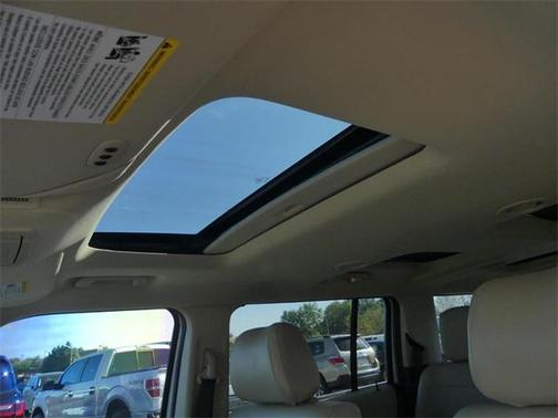 Photo 4 of 5 of 2017 Ford Flex SEL
