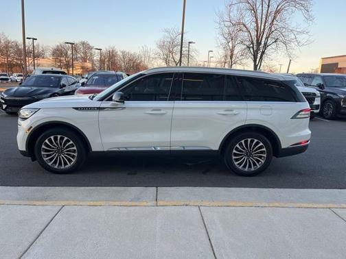 2022 Lincoln Aviator Standard AWD