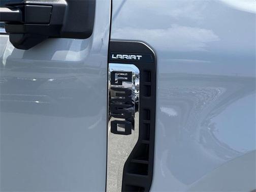 2025 Ford F-350 Lariat Super Duty