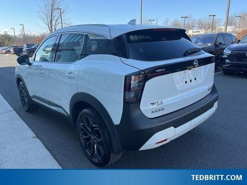 2025 Nissan Kicks SR