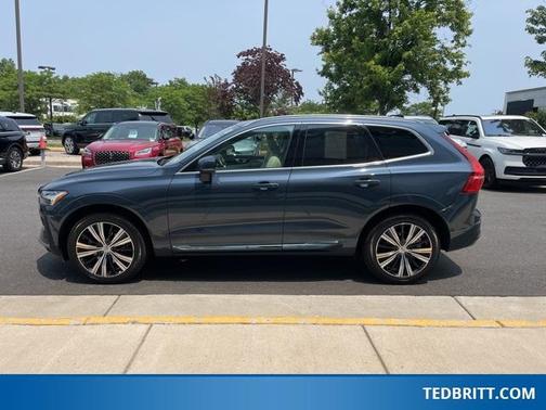 2023 Volvo XC60 B5 Ultimate Bright Theme
