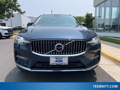 2023 Volvo XC60 B5 Ultimate Bright Theme