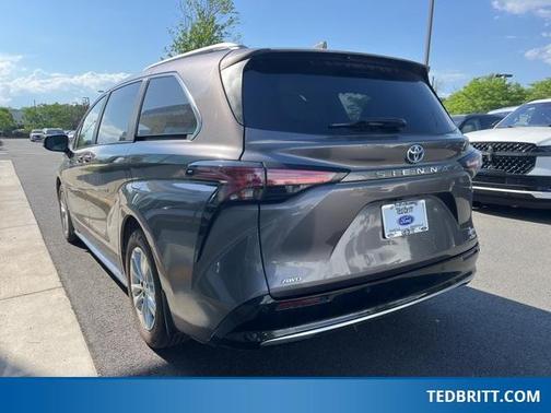 2023 Toyota Sienna Limited