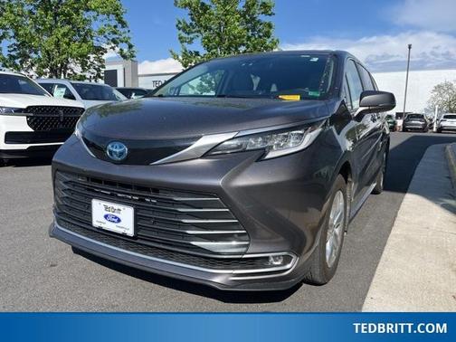 2023 Toyota Sienna Limited