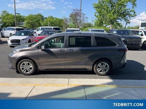 2023 Toyota Sienna Limited