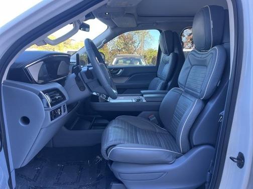 2023 Lincoln Navigator L Black Label