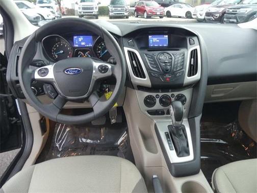 Photo 2 of 28 of 2014 Ford Focus SE
