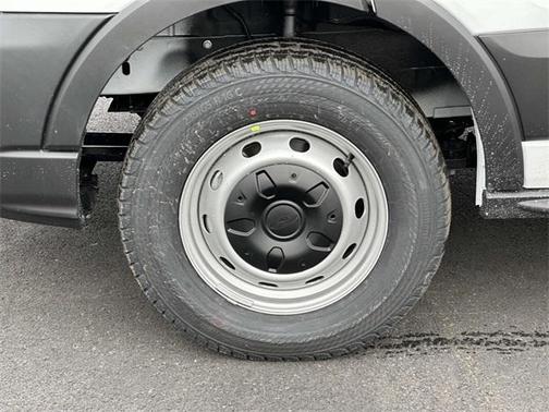 2025 Ford Transit-250 148 WB Medium Roof Cargo