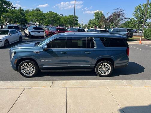 Metallic 2025 GMC Yukon XL Elevation