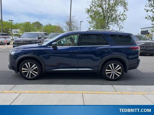 2023 Nissan Pathfinder Platinum