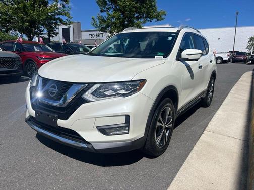 White 2017 Nissan Rogue SL