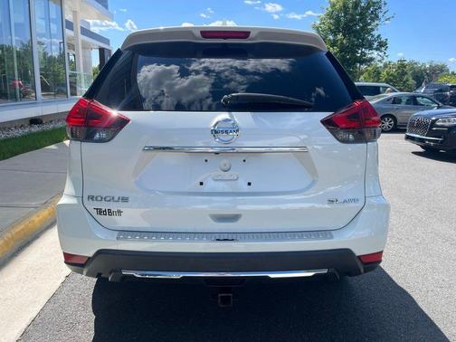 White 2017 Nissan Rogue SL