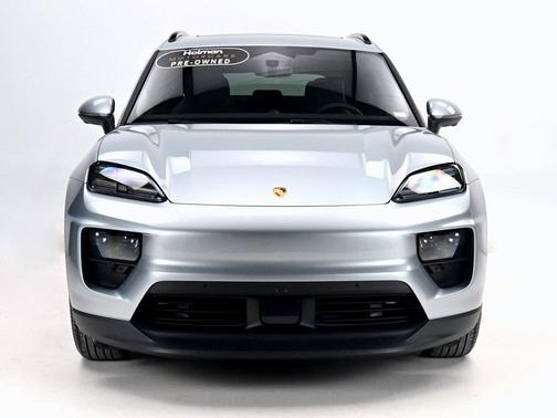 2025 Porsche Macan Electric 4S