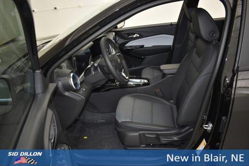 Mosaic Black Metallic 2026 Chevrolet Trax LT