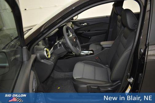 Mosaic Black Metallic 2026 Chevrolet Trax LT