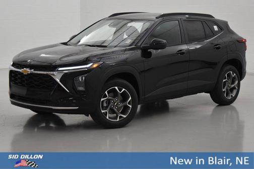 Mosaic Black Metallic 2026 Chevrolet Trax LT