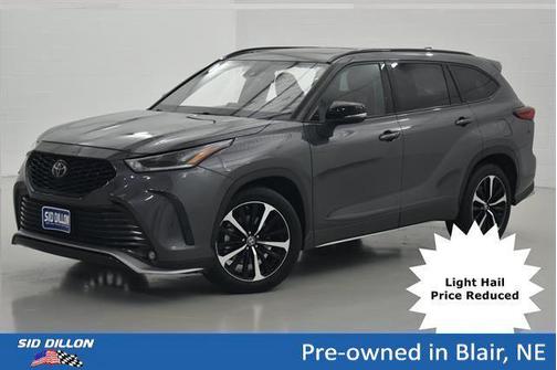 Magnetic Gray Metallic 2021 Toyota Highlander XSE