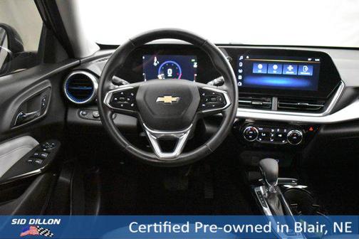 Mosaic Black Metallic 2024 Chevrolet Trax LT