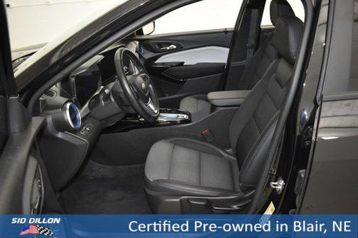 Mosaic Black Metallic 2024 Chevrolet Trax LT