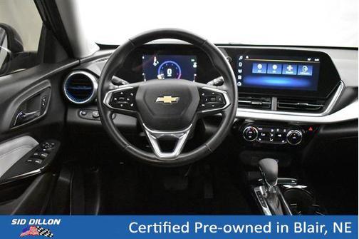 Mosaic Black Metallic 2024 Chevrolet Trax LT