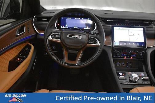 Diamond Black Crystal Pearlcoat 2024 Jeep Grand Cherokee L Summit