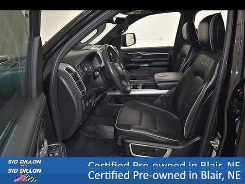 Diamond Black Crystal Pearlcoat 2023 RAM 1500 Laramie
