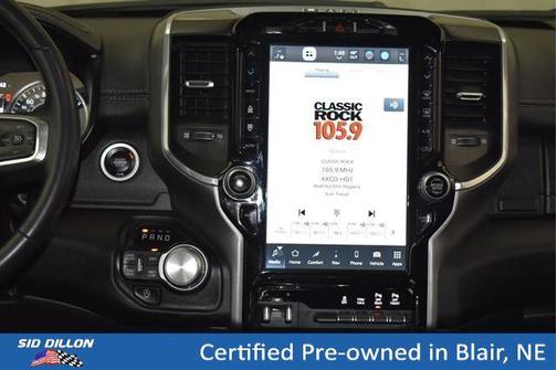 Diamond Black Crystal Pearlcoat 2023 RAM 1500 Laramie