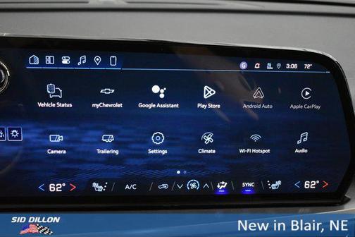 Radiant Red Tintcoat 2026 Chevrolet Traverse LT