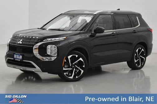 Labrador Black Pearl 2022 Mitsubishi Outlander SEL 2.5 S-AWC