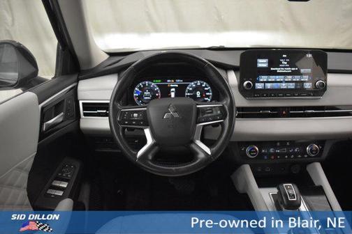 Labrador Black Pearl 2022 Mitsubishi Outlander SEL 2.5 S-AWC