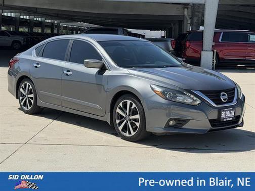 Gun Metallic 2017 Nissan Altima 2.5 SR