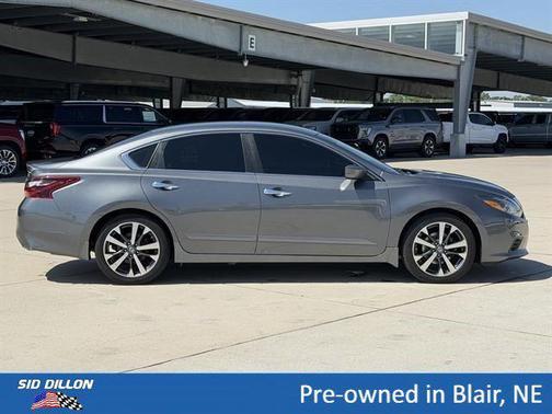 Gun Metallic 2017 Nissan Altima 2.5 SR
