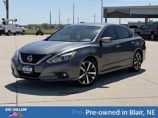 Gun Metallic 2017 Nissan Altima 2.5 SR