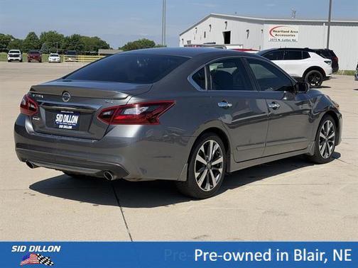 Gun Metallic 2017 Nissan Altima 2.5 SR