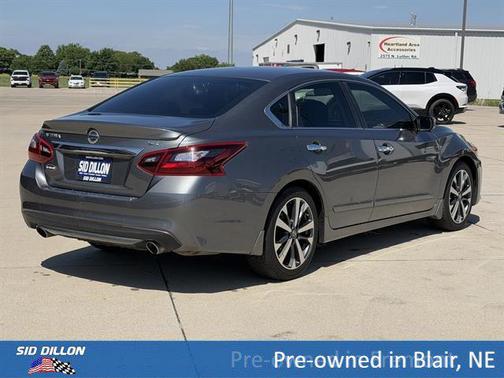 Gun Metallic 2017 Nissan Altima 2.5 SR