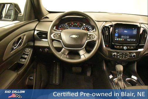 Mosaic Black Metallic 2023 Chevrolet Traverse LT Cloth
