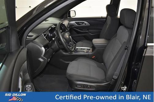 Mosaic Black Metallic 2023 Chevrolet Traverse LT Cloth