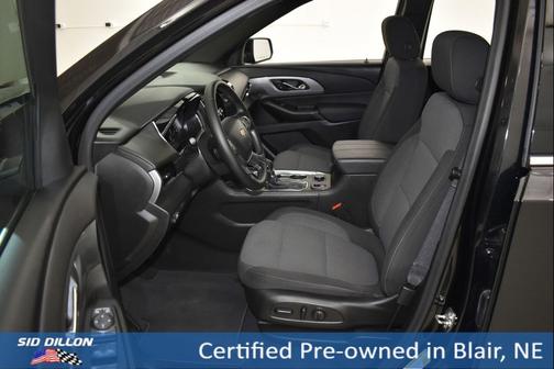Mosaic Black Metallic 2023 Chevrolet Traverse LT Cloth