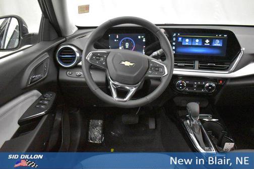 Mosaic Black Metallic 2026 Chevrolet Trax LT